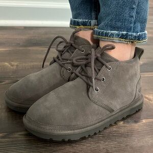 UGG UGGS Gray Lace up boots shearling lined size 6